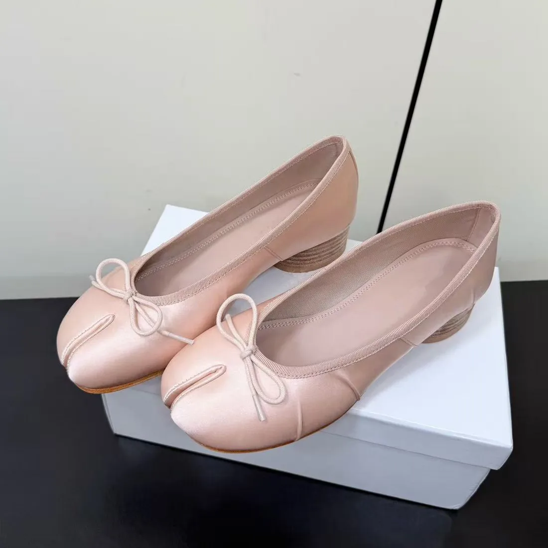 

Wrinkled leather thick heel women's 2026 spring and autumn new versatile mid order shoes Mary Jane high heels
