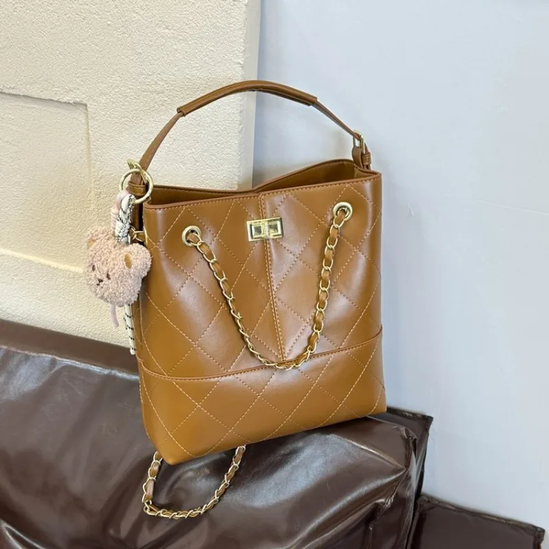 

Chic Minimalist Luxury Designer Diaper Bag For Women Fashionable Leather Tote Large Capacity Elegant Crossbody Handbag