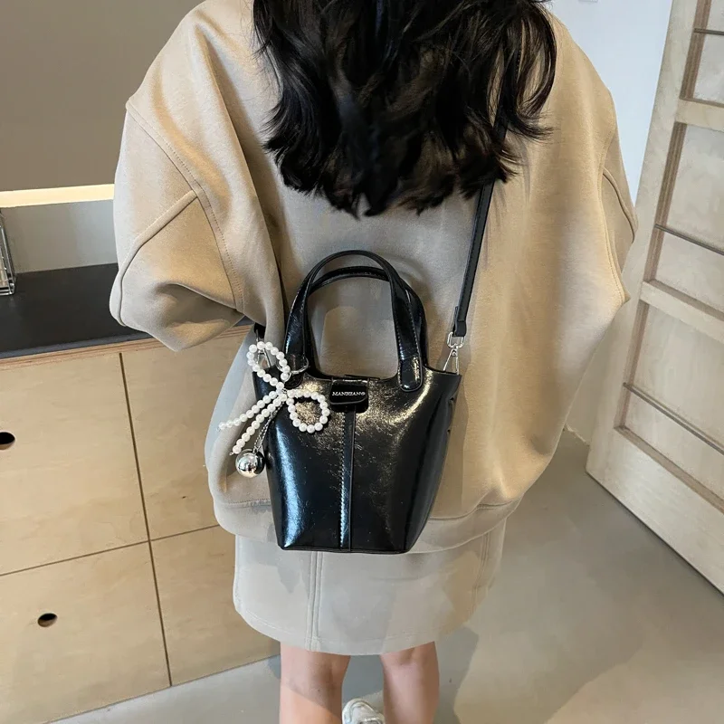 2024 New Fashion Luxury Women's Bags Soft Korean Style High Capacity Bow Pearl Solid Designer Top-Handle Bags Bolsos De Mujer