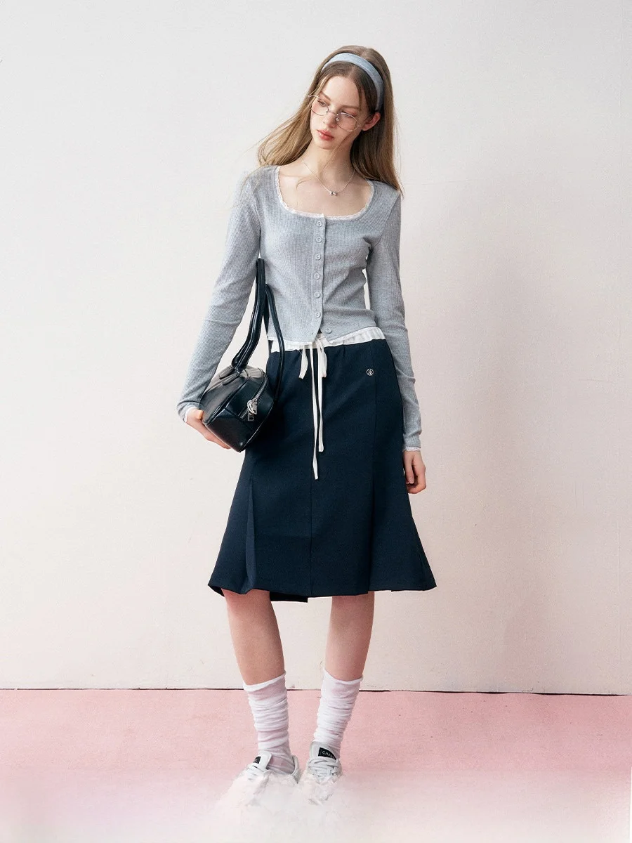 

Юбка-трапеция с высокой талией и поясом контрастного цвета от Kroche для интеллектуальных женщин, из смеси полиэстера и спандекса.