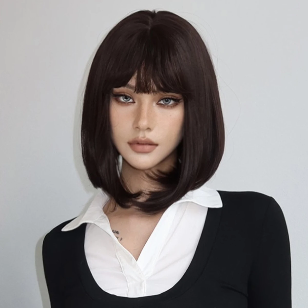 Short Straight Dark Brown Bob Wigs Synthetic Natural Wigs with Bangs for Women Daily Cosplay Use Heat Resistant Fiber Wigs