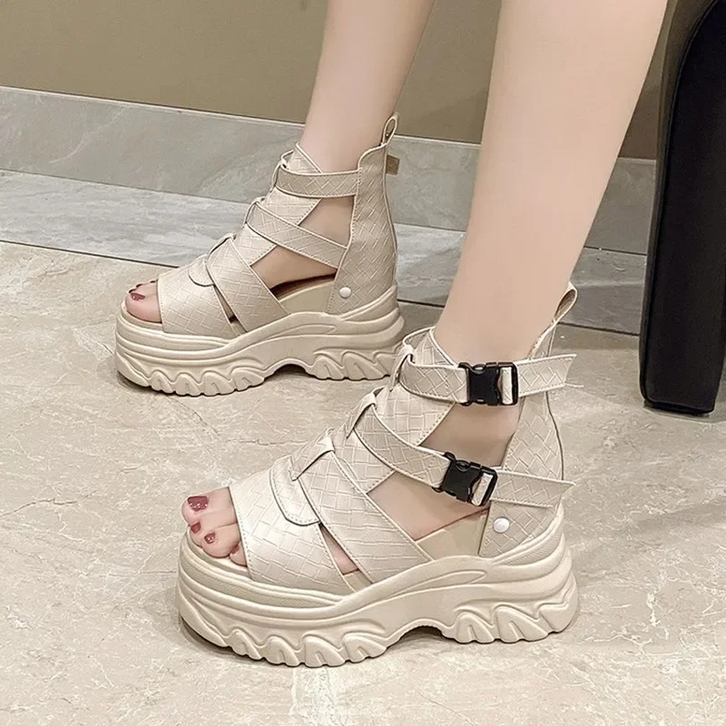 

НОВАЯ обувь в стиле ретро из искусственной кожи, женские сандалии, новые ботильоны, летние удобные сандалии ручной работы на шнуровке с вырезами на платформе