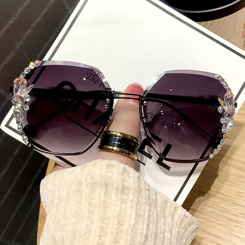 

New Women Frameless Rhinestone Sunglasses Women Diamond inlaid Decoration Sun Glasses Fashion Square Eyewear UV400 Gafas De Sol