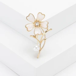 Fashion Exquisite Shell Flower Pearl Brooches Pins For Women Elegant Suit Clothing Jewelry High Quality Casucal Badges Corsage