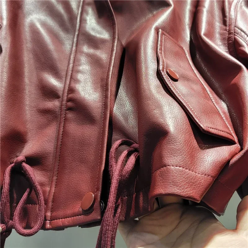 Cappotto in PU rosso più scuro da donna retrò di fascia alta 2024 Autunno Nuova giacca corta in pelle a maniche lunghe allentata chic europea Feminina