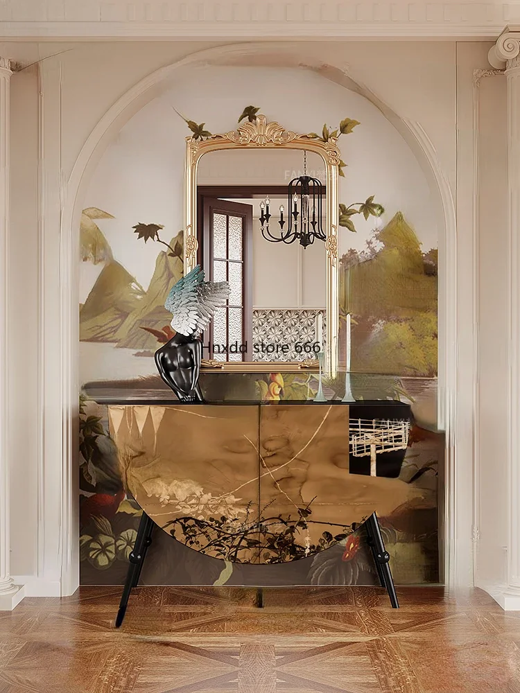 

Входной шкаф с входной дверью, обеденный боковой шкаф из массива дерева, диван, чайный шкаф