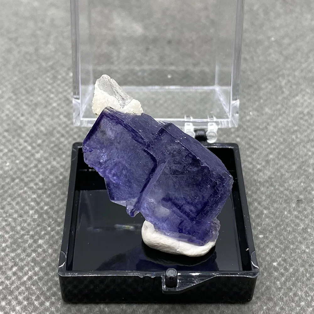 عينات معدنية من الفلوريت الطبيعي 100% أصلت في مجموعة أحجار Xigangxian الصينية + حجم الصندوق: 35*35*35 مللي متر