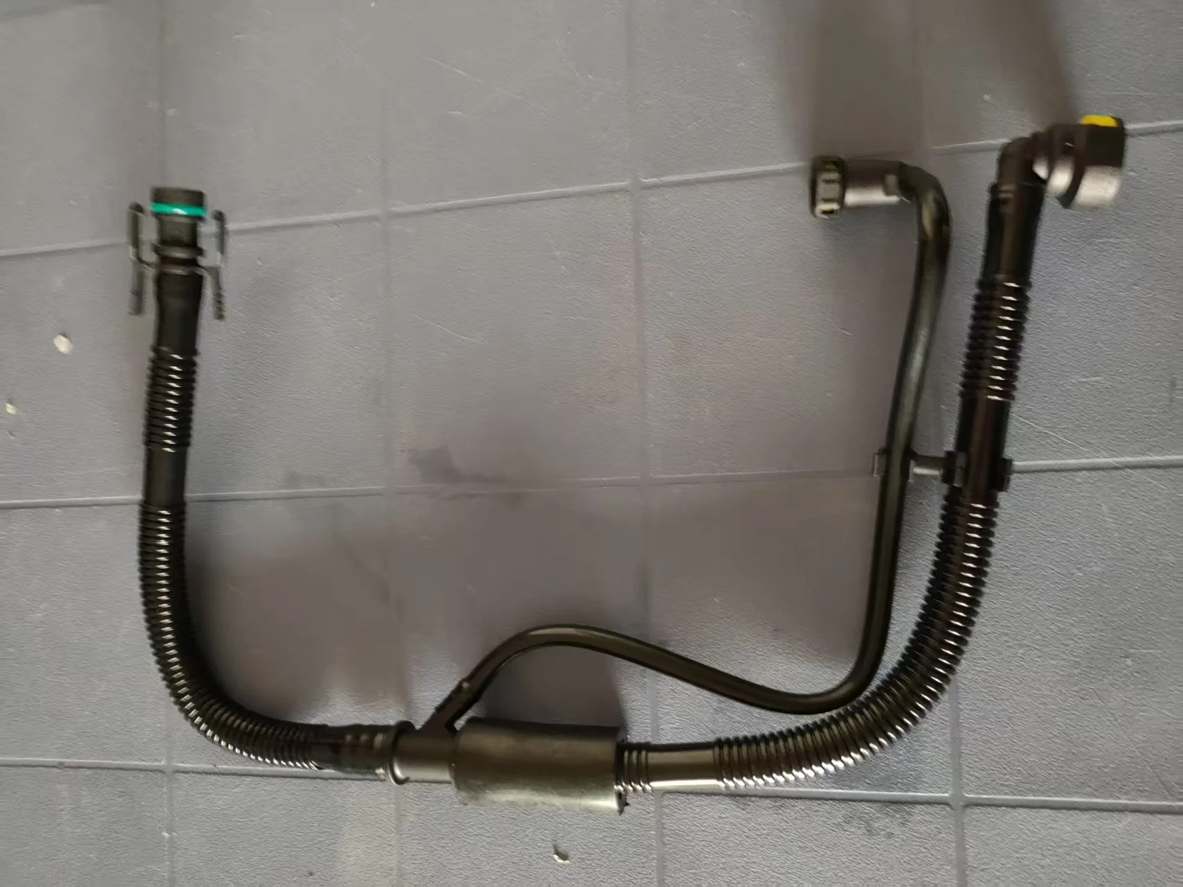 

For Peugeot 307 407 406 607 807 1.6V Citroen Picasso Senna 2.0 Engine Crankcase Breathing Tube EW10J4