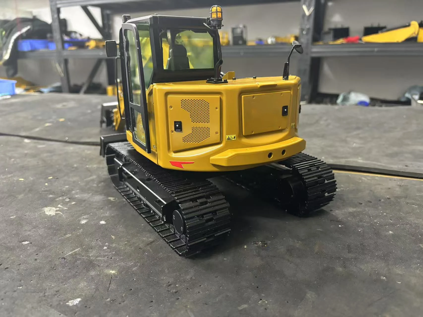 

308 RC экскаватор 1/14 Металлический гидравлический мини-экскаватор C308 Радиоуправляемая строительная машина Модель RTR Flysky ST8 Радиобатарея