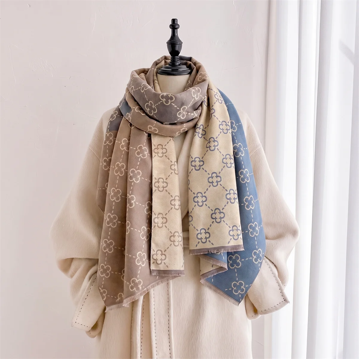 Retro Color Block Splicing Clover Scarf Women Contrast Geometric Floral Print Thin Tassel Edge Long Fashion Scarf Accessory