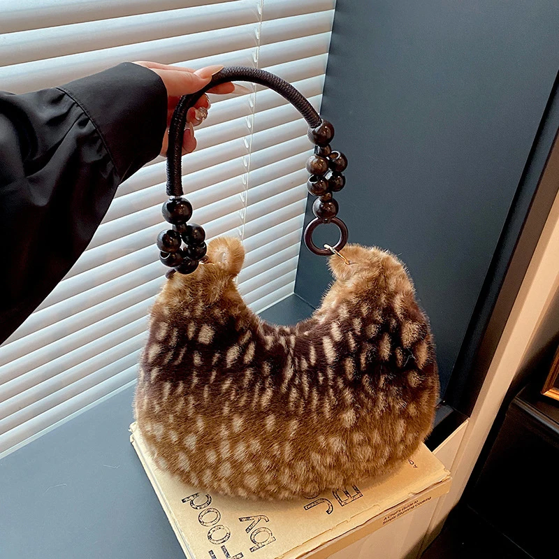 Kunstfell-Unterarmtasche für Damen mit Hirschfleckenmuster, flauschige Plüsch-Schultertasche mit Holzperlengriff-Design, Vintage-Handtasche ﻿ – Detail 9