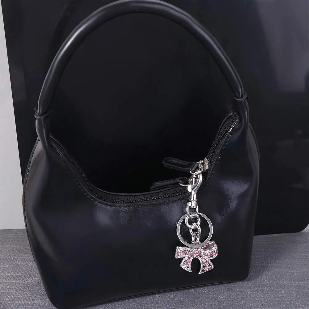 سبيكة حجر الراين Bowknot سلاسل المفاتيح على ظهره معلقة مجوهرات تألق القوس حقيبة سحر سلسلة هاتف اليدوية القوس سيارة Keyrings