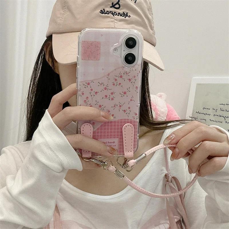 Transparente IND-Handyhülle mit großem Loch, rosa kariertem Blumenmuster und rosa Handgriffband für iPhone 12 13 14 15 16 17 18 Pro Max – Detail 4