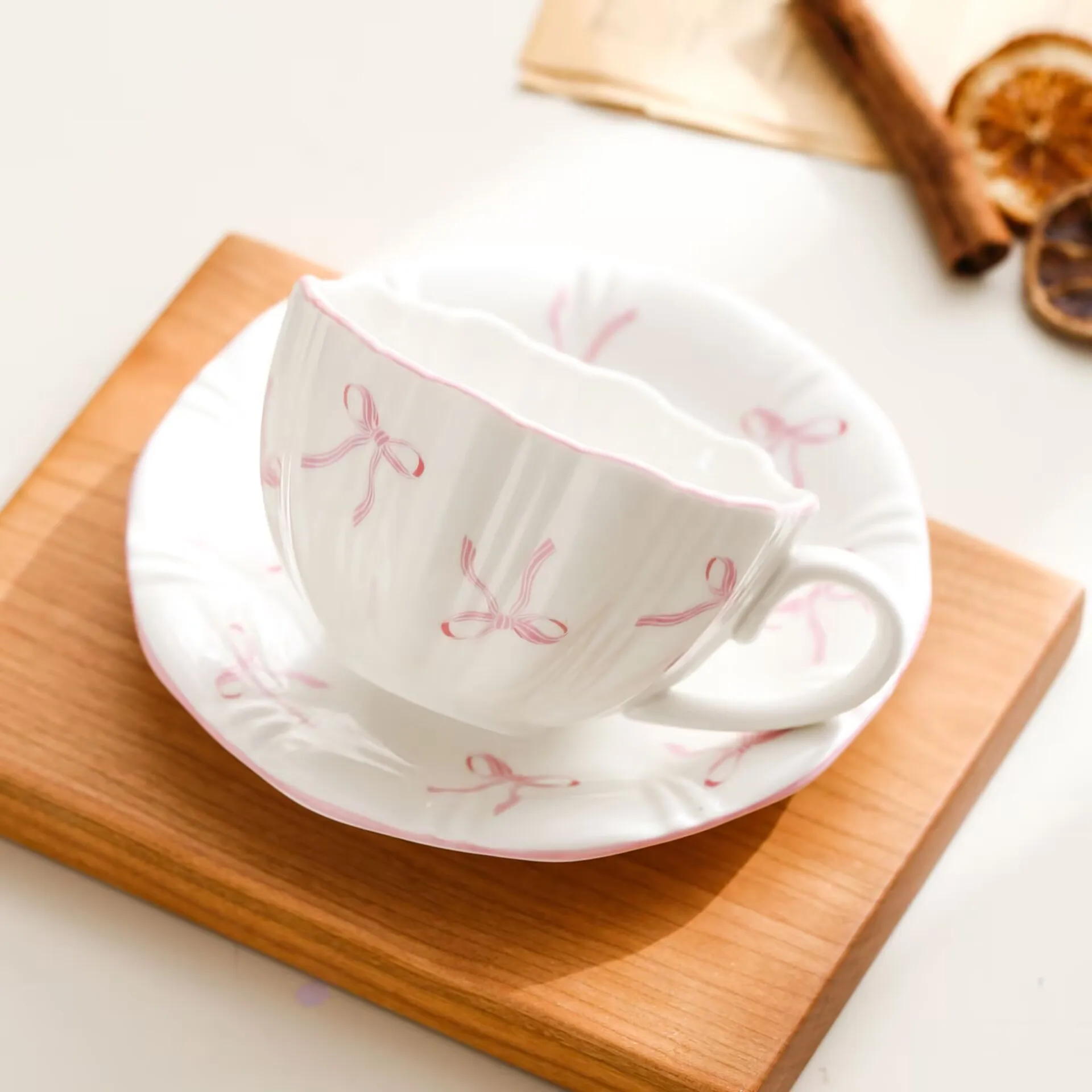 

New cute bow coffee cup, small fresh ceramic cup and saucer, home use, girl's afternoon tea cup, water cup