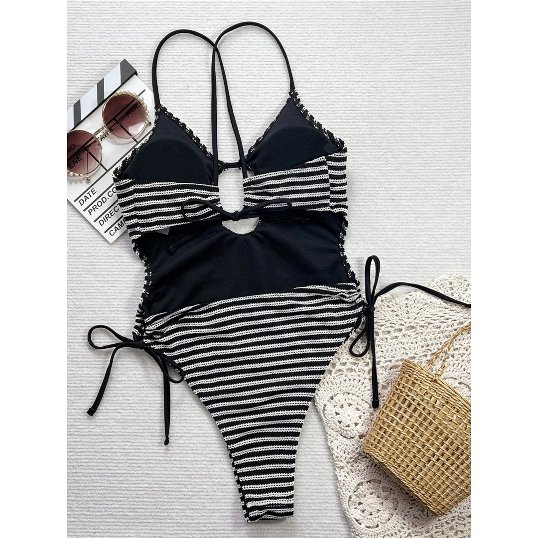 Gestreifter, ausgeschnittener, hoch geschnittener Badeanzug mit Kreuzrücken, einteiliger Badeanzug für Damen, Monokini mit Polsterung, Badebekleidung, Badeanzug, Modell V6487 – Detail 11