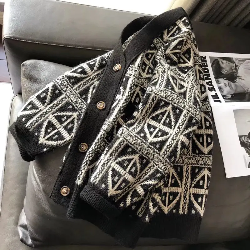 

Men's Thiened Winter Sweater American Sle Lazy Knitted Cardigan Autumn Winter Pattern V-ne Button Design Casual Knitwear