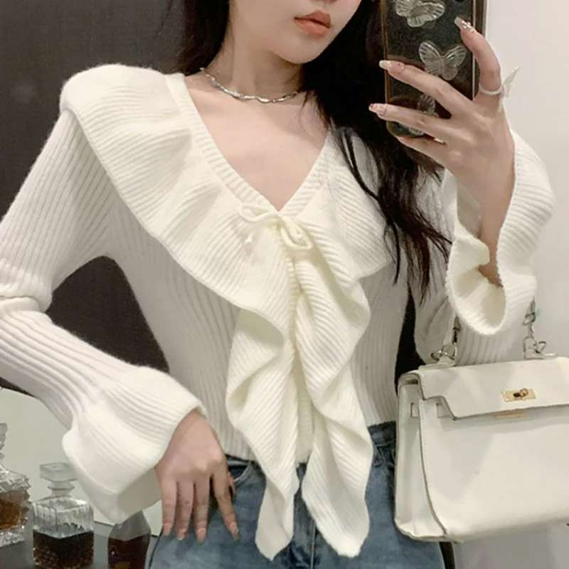 

New Fashion Design Flare-sleeved Long-sleeved Innerwear Unique Short Top 2026 Autumn/winter French-style Sweater for Women