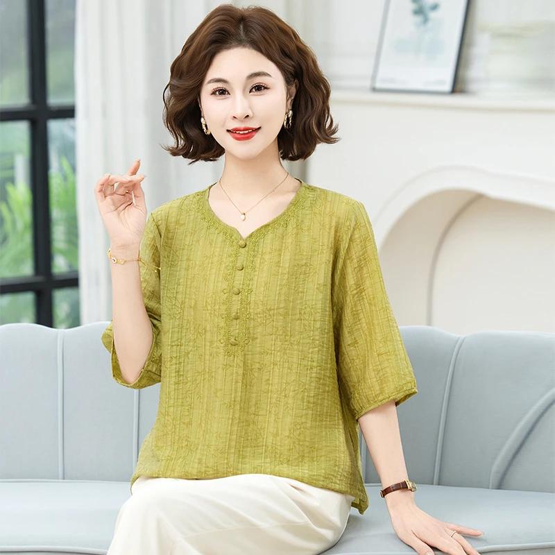 

Stylish Mommy Outfit V-Neck Sleeveless Embroidered Loose Mid-aged Women's T-shirt 50 Years Old 60 Years Old Fashionable Shirt