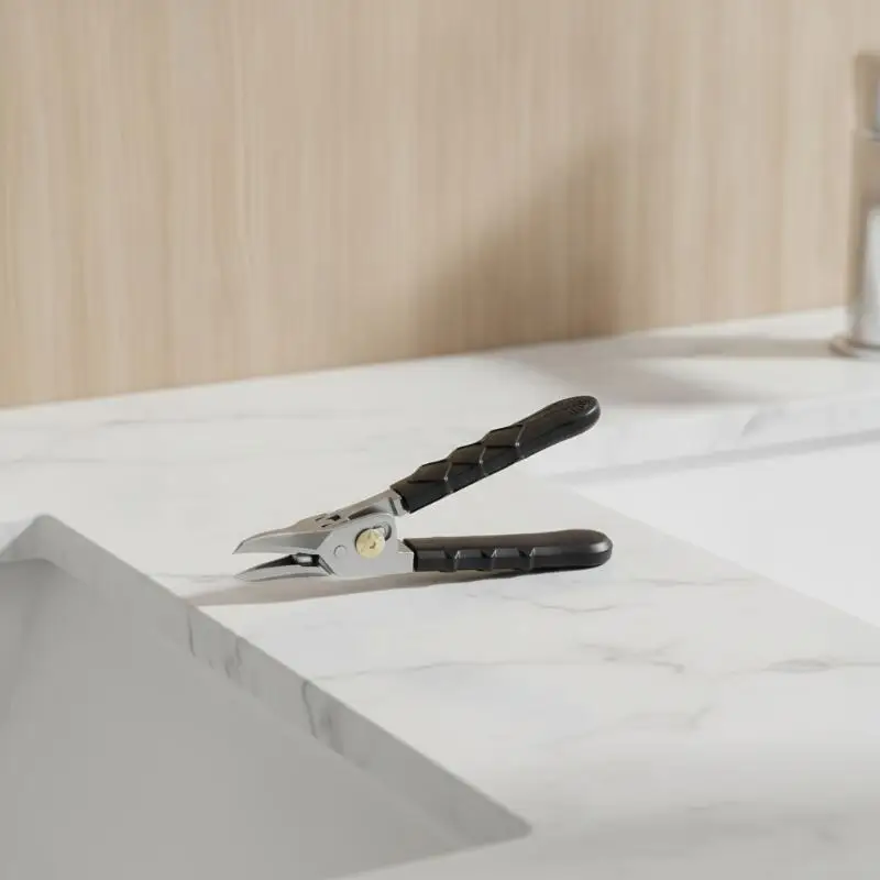 Gear-unlocked Nail Clippers Easy to Clean Ergonomic Water-resistant Trimmer for Thick Embedded Nails Bathroom Use