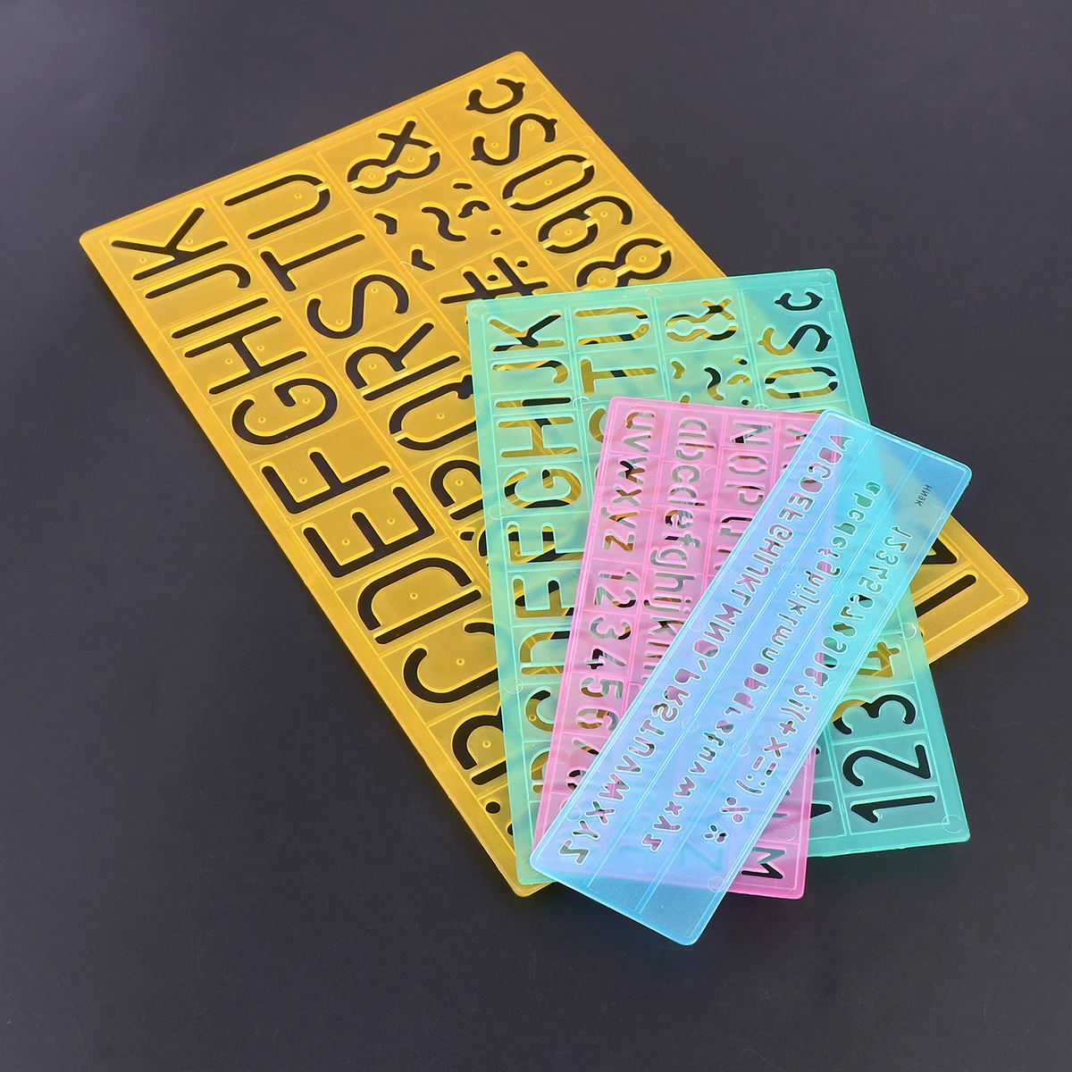 Pochoirs de l'alphabet, règle de modèle de lettre en plastique, peinture idéale pour enfants, outils de Graffiti, numéros, symboles, Design coloré, 4 pièces