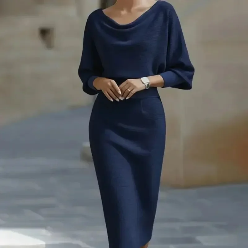 Damenkleid mit Wasserfallausschnitt und Fledermausärmeln, gestricktes Midikleid, hohe Taille, figurbetont, elegant, für den Alltag, Büro und Party. – Detail 8