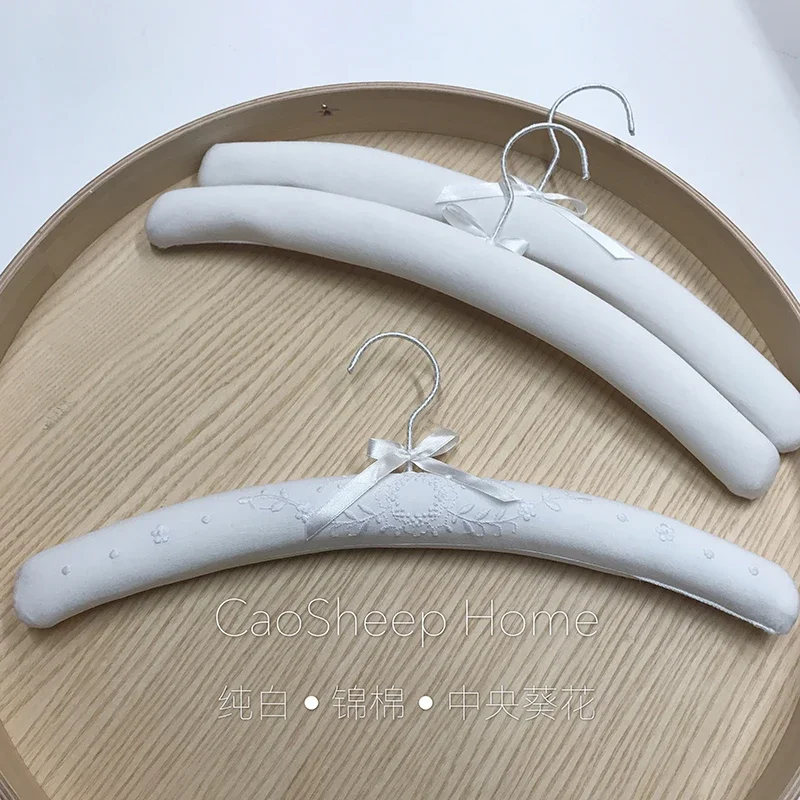 

White Collection High-End Clothes Hanger Fabric Design Natural Linen Pure Cotton Light Luxury Life