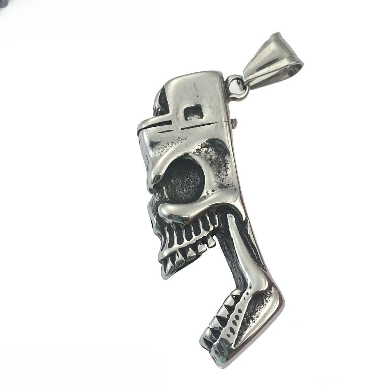 Punk Style Stainless Steel Side Ghost Head Lighter Necklace UNISEX Mysterious Domineering Motorcycle Jewelry Necklace