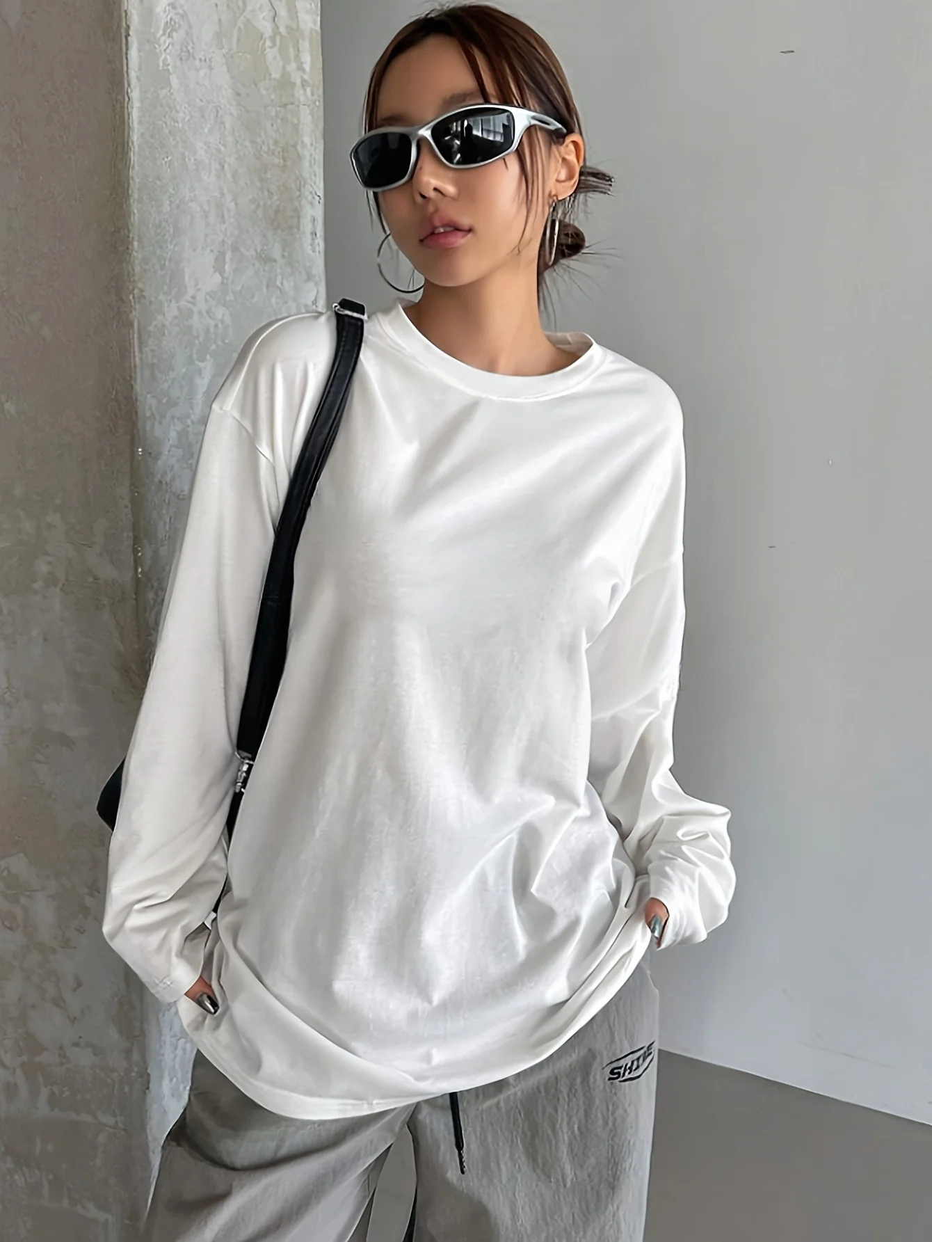 

New Autumn and Winter Long Sleeved Round Neck Women's T-shirt with Casual Loose Top Underneath