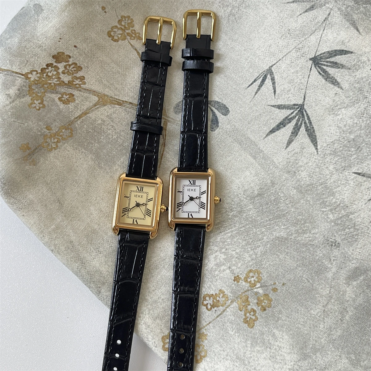 French Vintage Roman Numeral Square Watch For Women, With A Leather Strap – A Luxurious And Sophisticated Casual Timepiece.