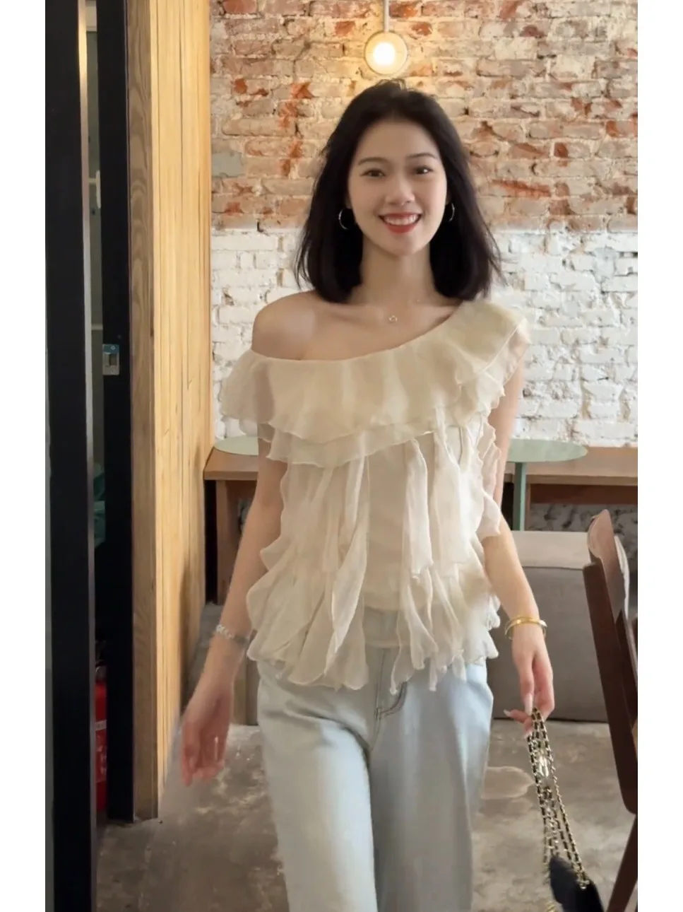 

Gentle Wind Design Sensation Women's Summer 2026 New Style Sleeveless Shoulder Bared Vest Shirt Lace Outerwear Top