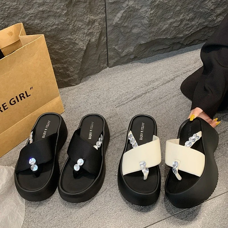 Zapatillas de moda para mujer, novedad de 2025, sandalias con cabeza redonda y diamantes de imitación, sandalias con parte inferior de Muffin, zapatos de mujer de suela gruesa y tacón alto