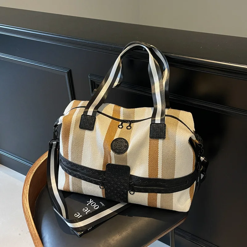 

2025 Trendy Outdoor Travel Bag with 3D Woven Pattern - Large Capacity Multi-Purpose Storage Daily Essentials Bag