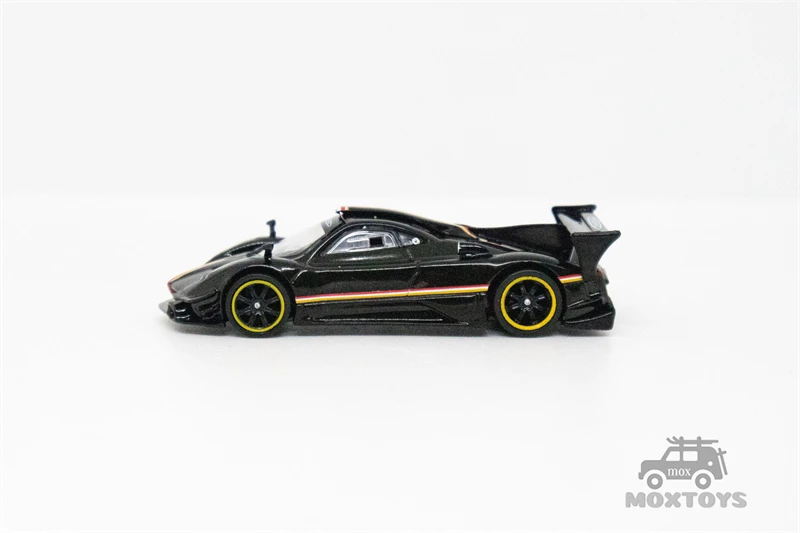 Tarmac Works 1:64 Pagani Zonda Revolución Nero Oro Black Diecast Model Car