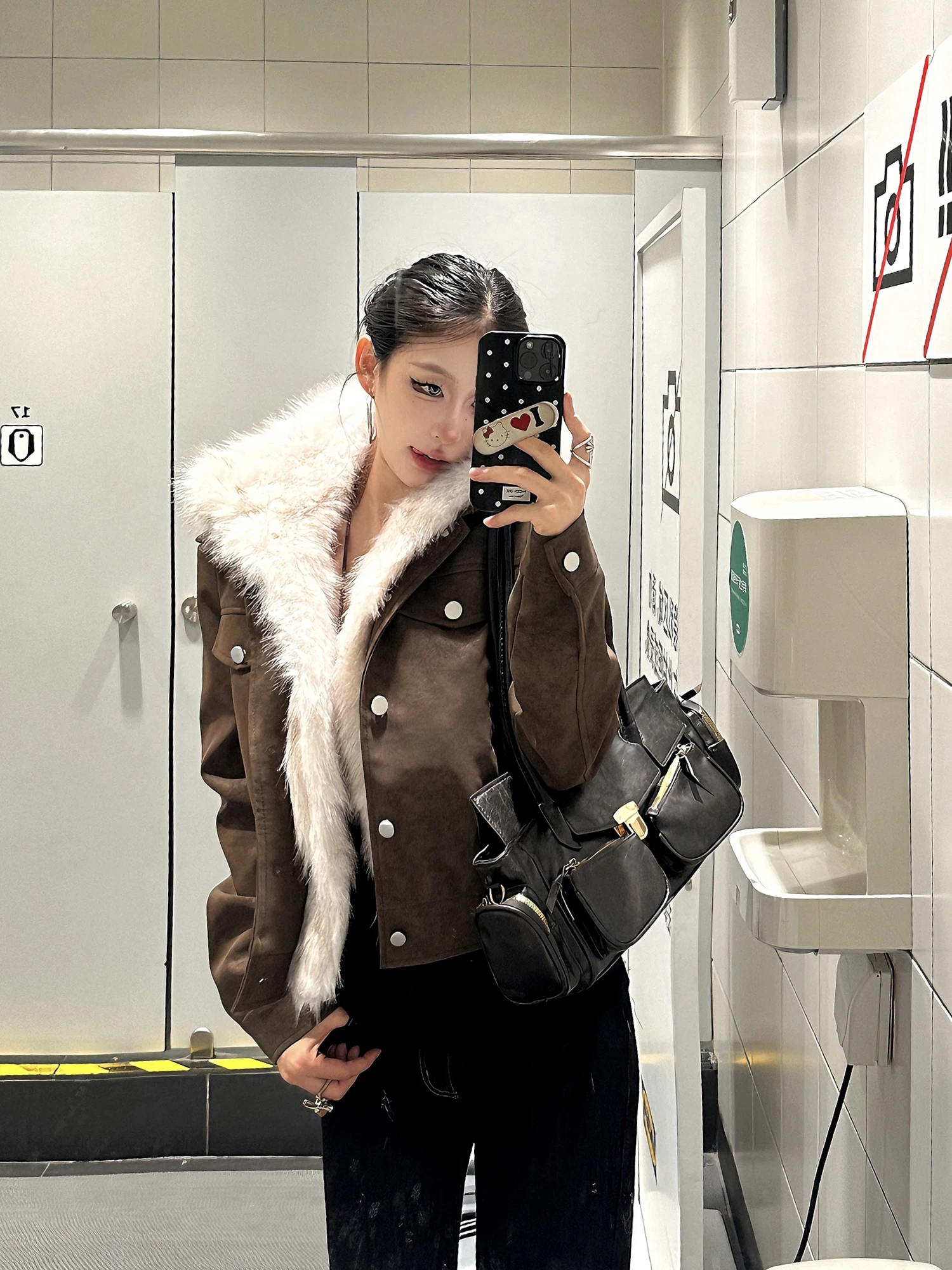 Jaqueta Feminina de Couro Sintético Estilo Americano Retrô Quente para Outono/Inverno, Casaco Acolchoado com Gola de Pele e Efeito Emagrecedor