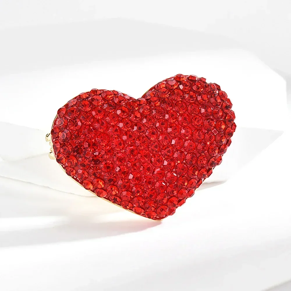 

2024 New Delicate Zircon Red Heart Brooch for Women Corsage Pin Ladies Holiday Gifts Dress Accessories Rhinestone Jewelry Gift