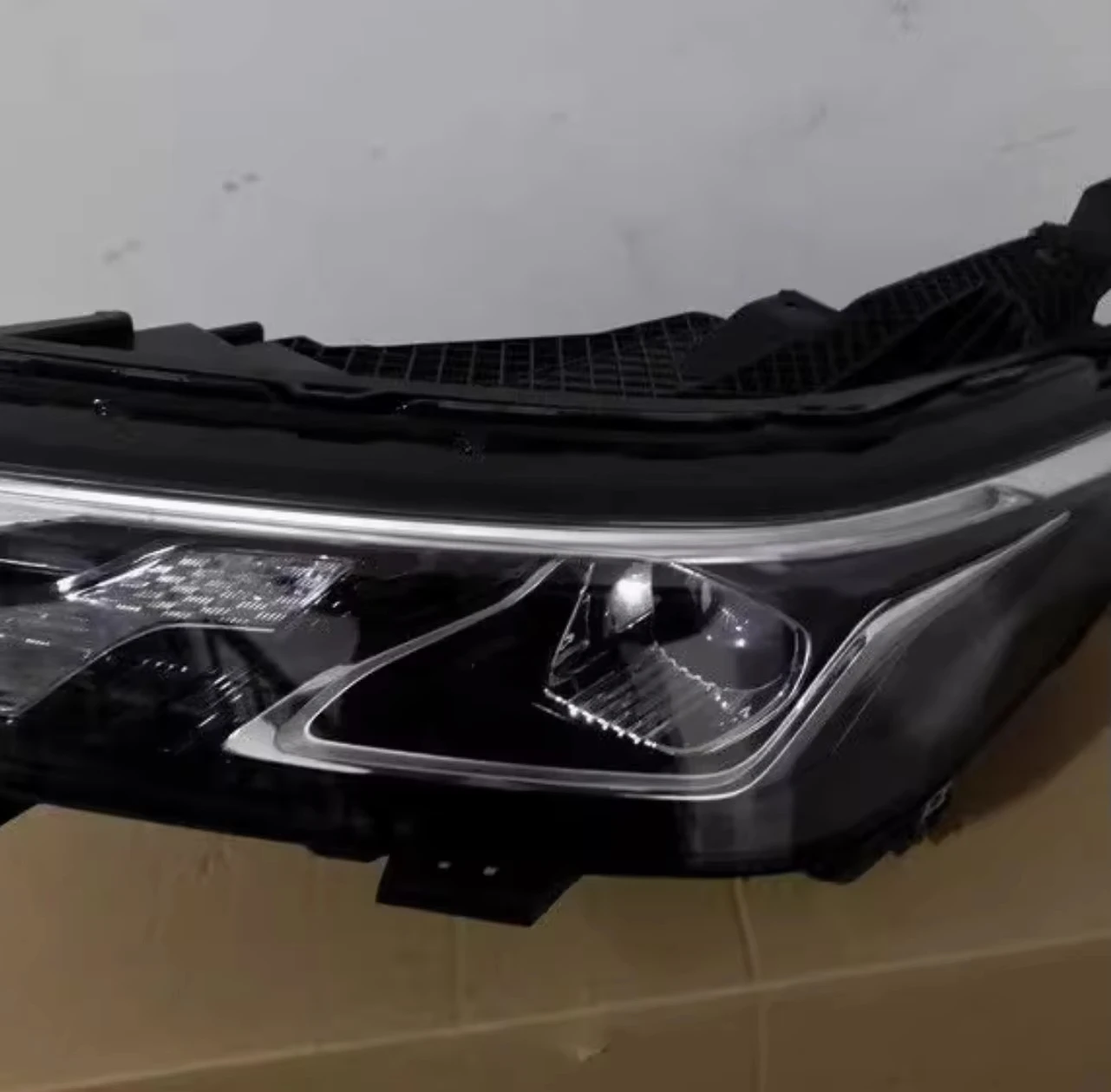 New High Quality Automobile Headlight Assembly H1 Bulb Front Lamp Lighting for DFM Dongfeng Fengshen AX7 2015-2017