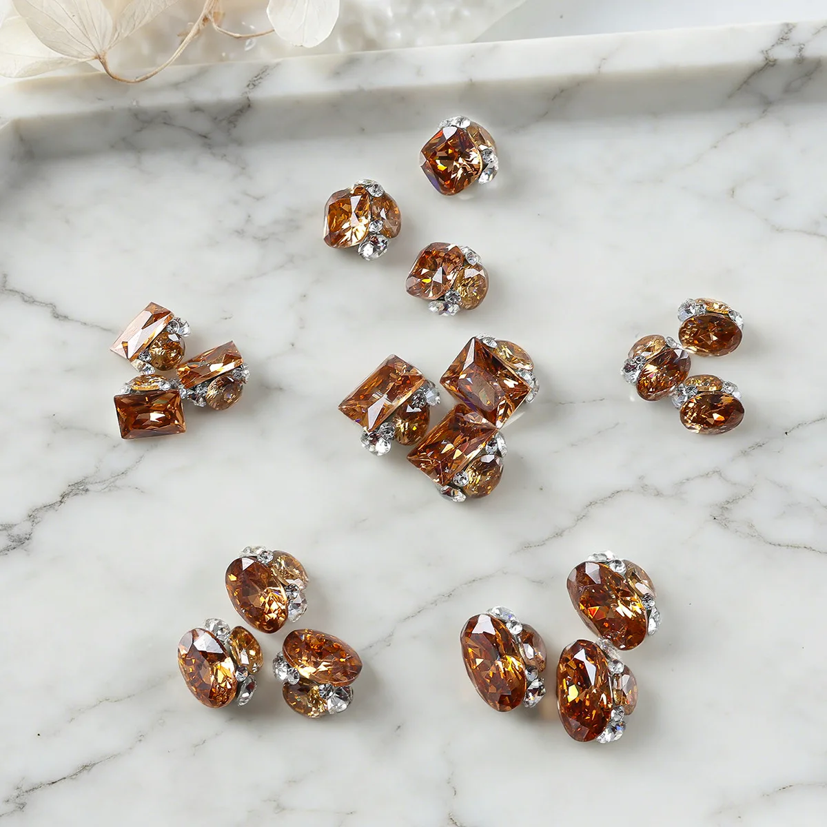 5 Stück Maillard-Töne, gestapelte Nagelkunst-Strass-Kristall-Diamant-Verzierungen, Zubehör für Winter-Nageldekoration