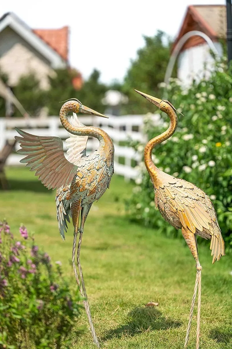 Crane Family Garden Statues for Outdoor, Sturdy Metal Yard Art for Patio Garden Decor, Gold Lawn Ornament for Mother\'s Day