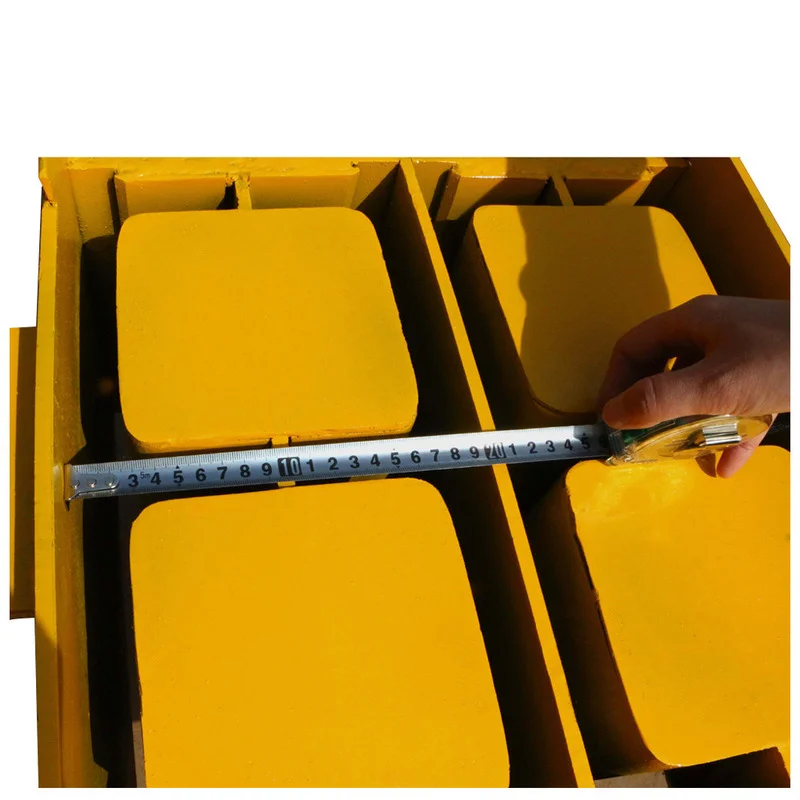 Standard mobile semi-automatic cement hollow brick making machine, small block cushion block paving and brick protection machine