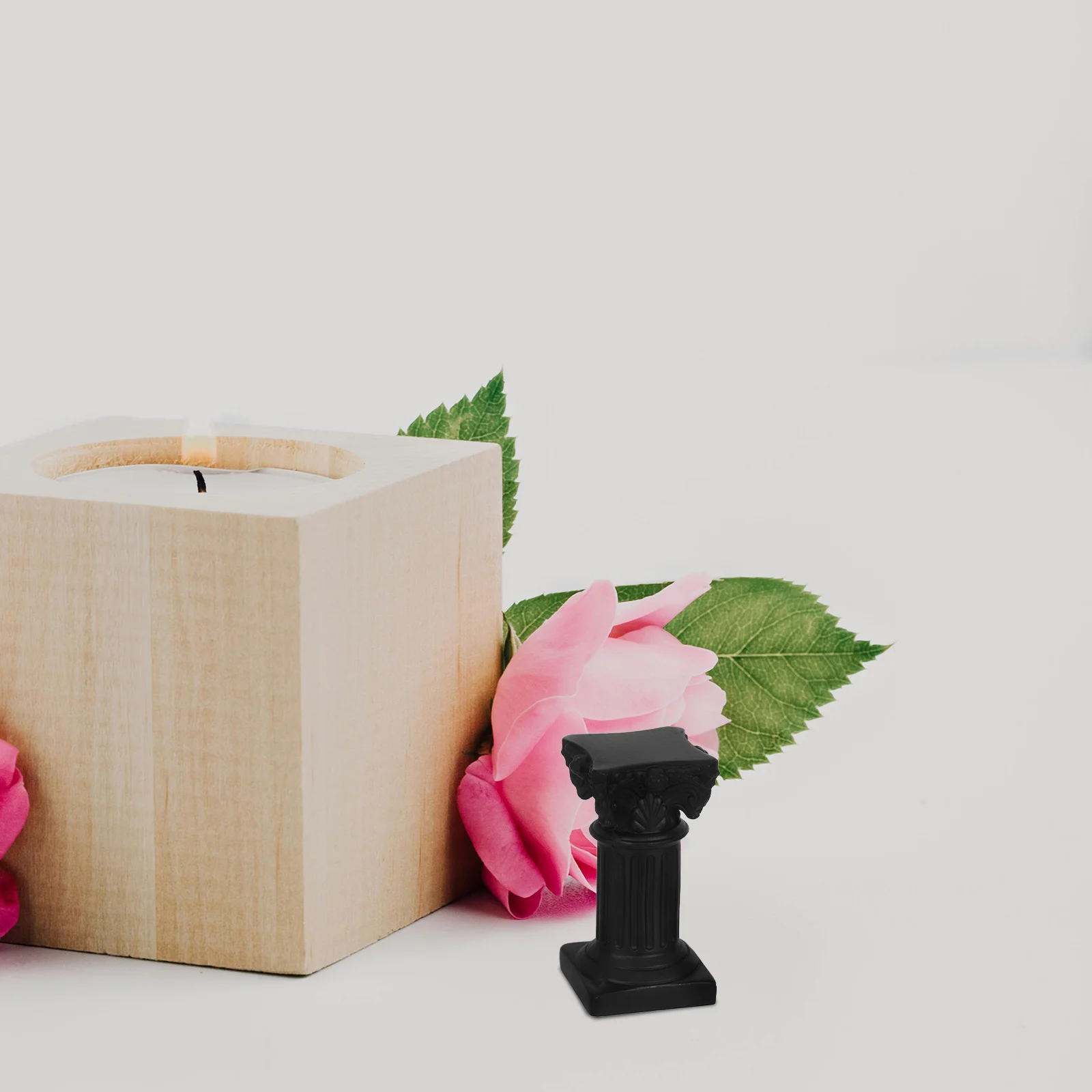 

4Pcs Decorative Roman Columns Mini Resin Holders for Wedding Events Christmas Home Decor Tabletop Styling Accents