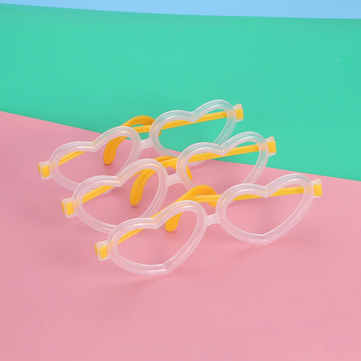 

30 Pcs Heart Shaped Glow Glasses Fluorescent Light Up Eyeglasses Party Favor Luminous Durable Portable Christmas New Year