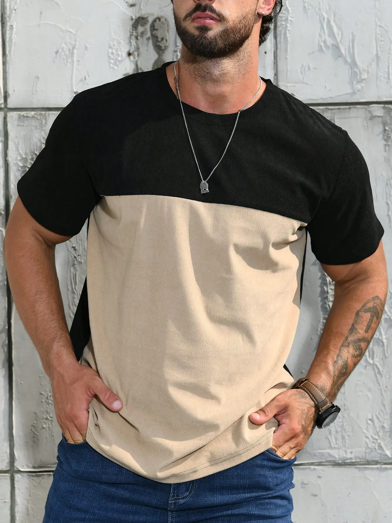 

Men's Two-Tone Color Block Short Sleeve T-Shirt - Black & Beige