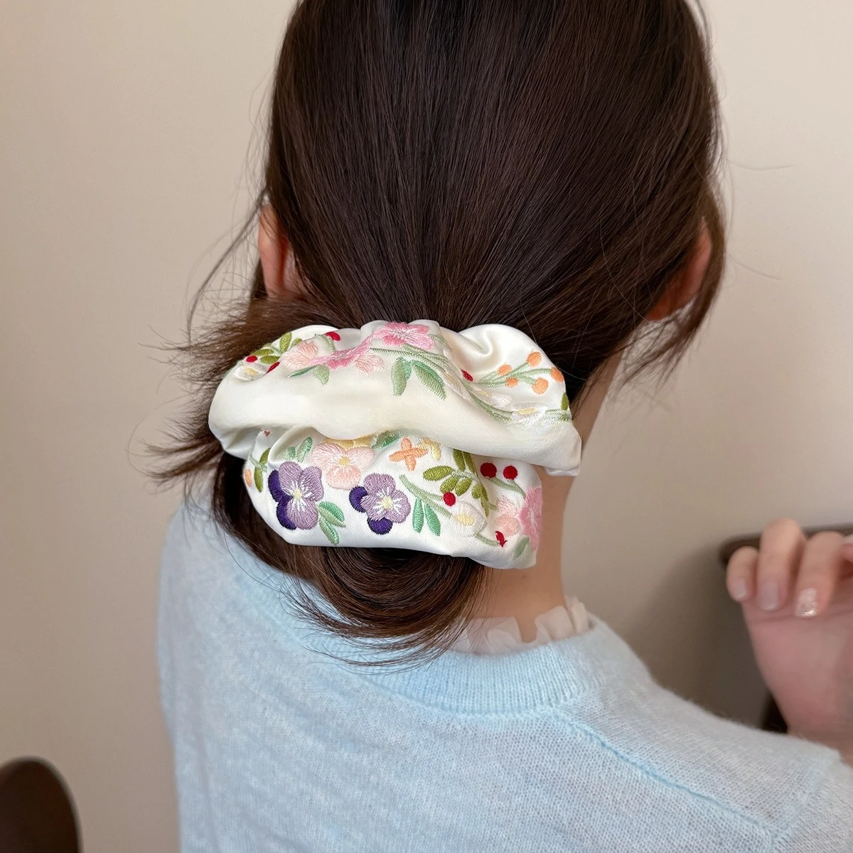 

Embroidered Flowers Satin Hair Scrunchies Luxury 15CM Oversized Hair Bands Colorful Scrunchies Hair Accessories for Women Girls