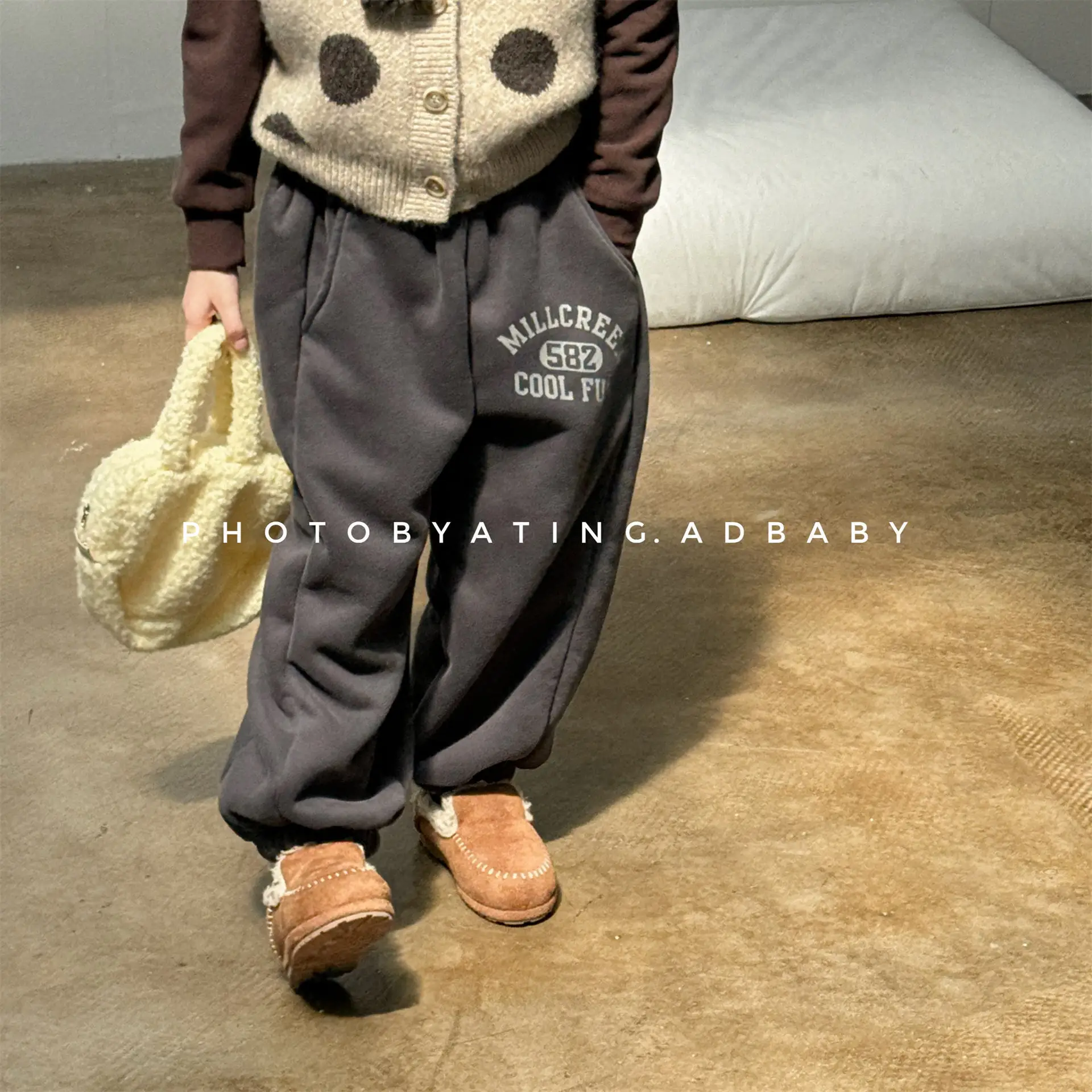 

Детские флисовые повседневные штаны, осень-зима 2024, корейские бархатные спортивные штаны для мальчиков, теплые брюки для маленьких девочек, детская одежда