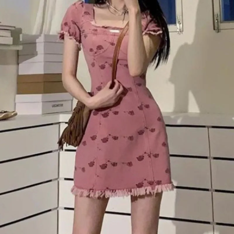 

Floral denim dress female 2024 summer new retro spice Korean square collar fashion waist slimming bag hip skirt.