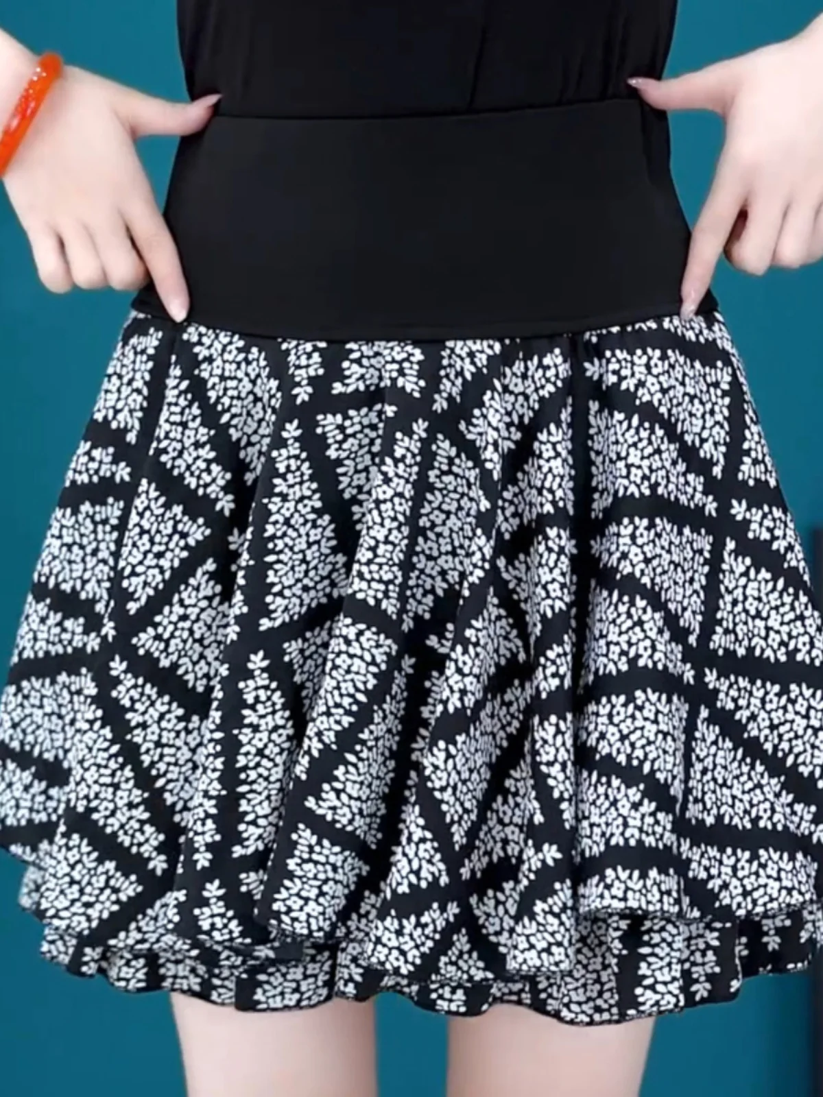 กระโปรงมิดิทรงเข้ารูป ลายดอกไม - Midi Skirt Floral บทวิจารณ์และราคา
