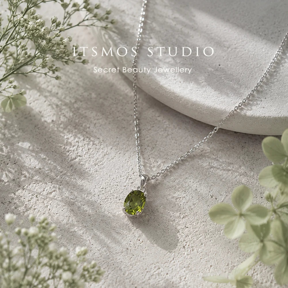 Pendentif Solitaire en Péridot Naturel ITSMOS – Bijou Élégant et Délicat en Cristal pour le Bien-être Intérieur – Cadeau d'Anniversaire Idéal pour Elle