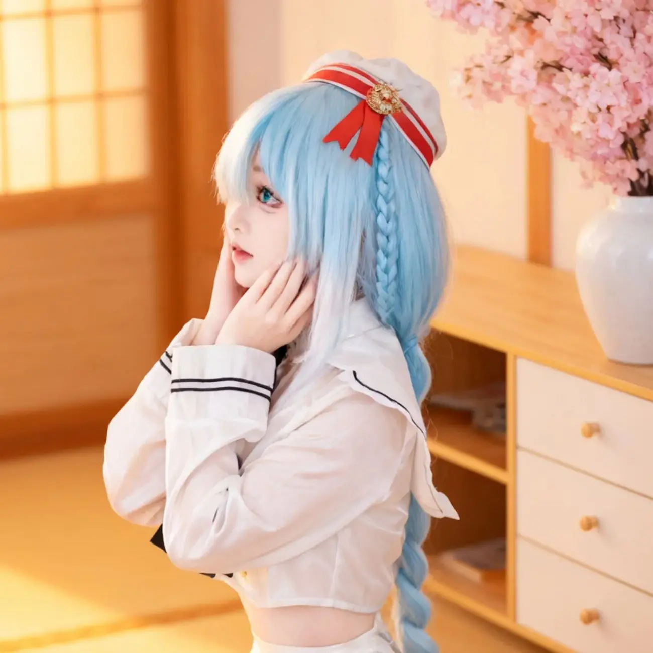 

Игра Azur Lane HMS Janus, парик для косплея, 80 см, небесно-голубая коса, длинные волосы, синтетический парик + шапочка для парика, вечерние парик для Хэллоуина