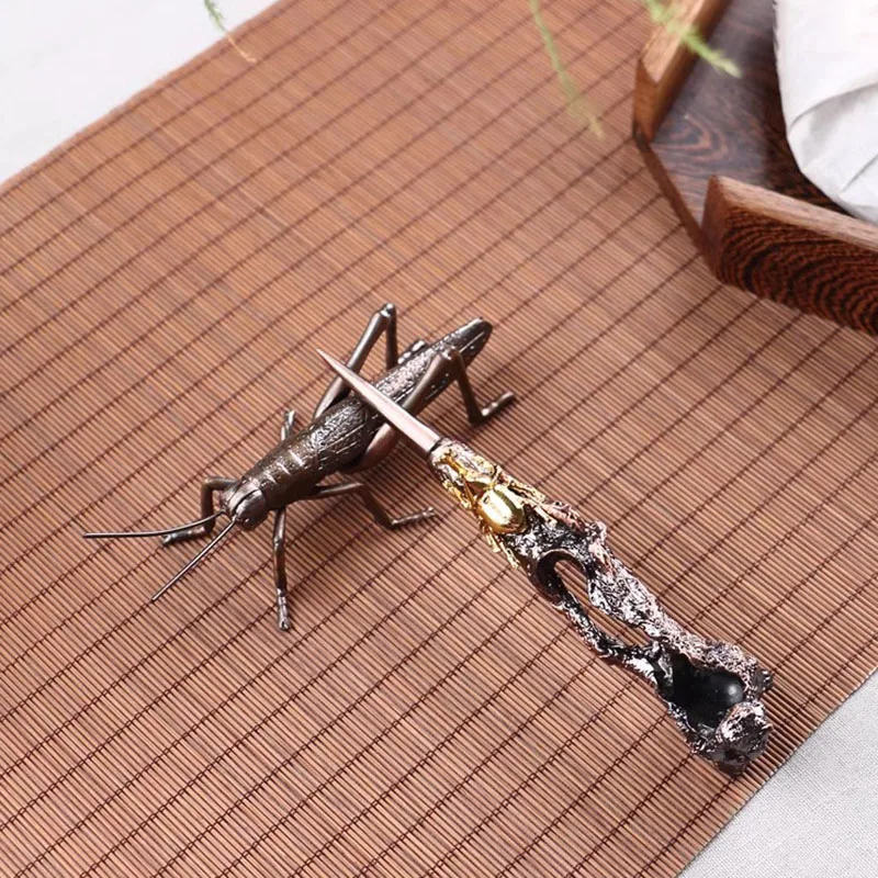 Kung Fu Tea Holder Metal Brass Grasshopper for Home Decor Ornaments Figurine Accessoires Miniatures Pen Holders