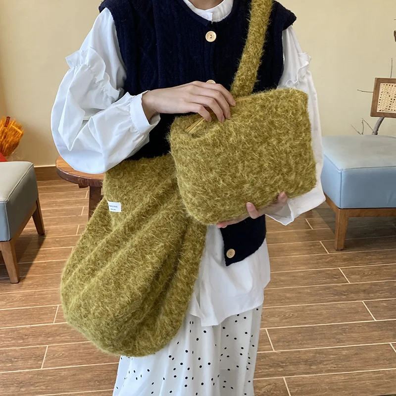 

Autumn and winter fashion women's large-capacity shoulder bag new retro casual Korean version commuter Sle wool crossbody bag